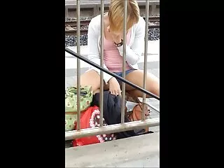 #hindi audio sexy voyeur videoウサギのような猫の前に立っている #